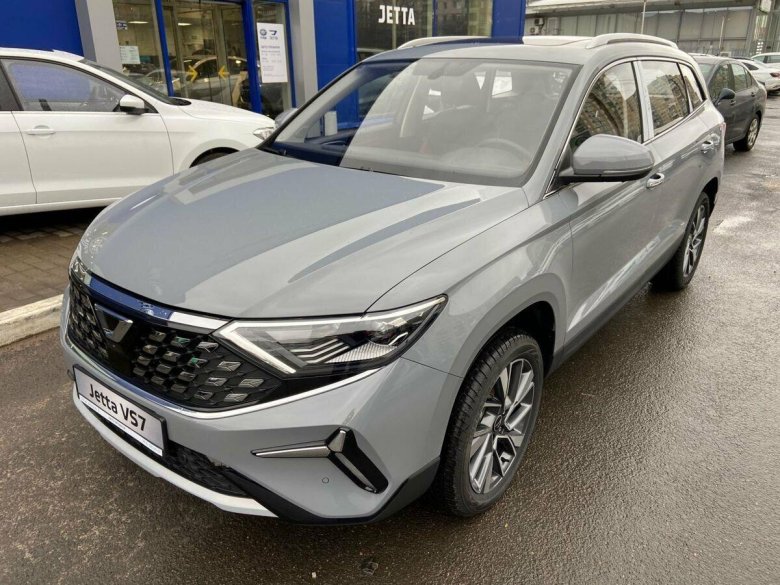 Серый внедорожник