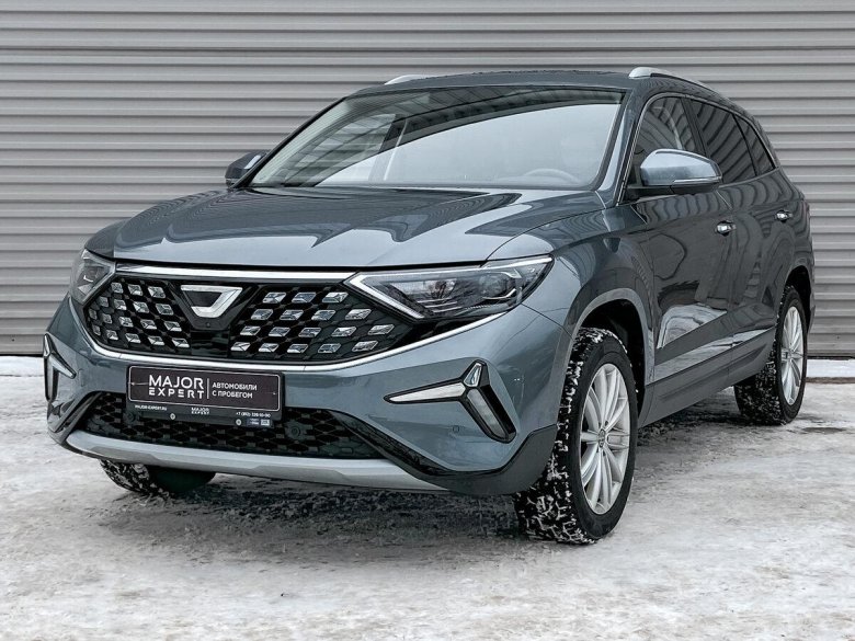 Серый внедорожник