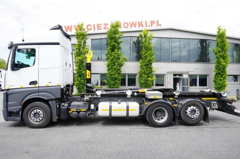 Mercedes-Benz Actros 2548