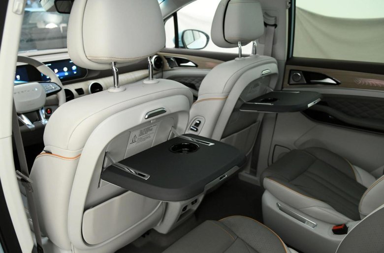 Семиместный мерседес