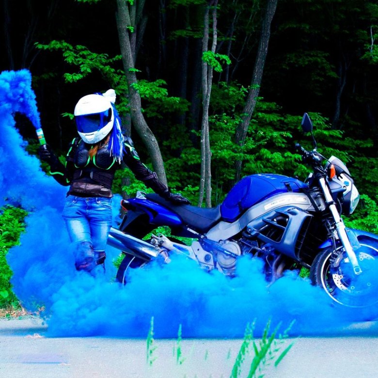 Мотоцикл с дымовыми шашками