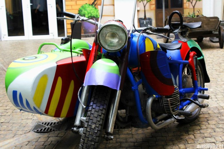 Разноцветный мотоцикл