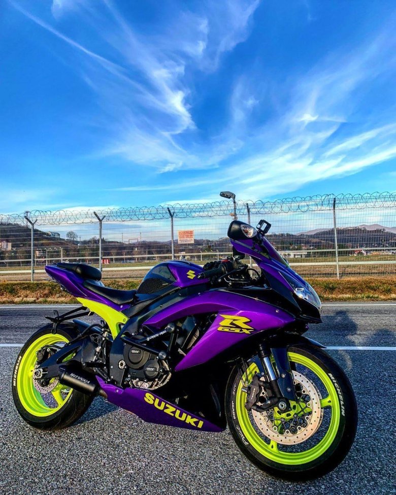 Мотоцикл Кавасаки фиолетовый