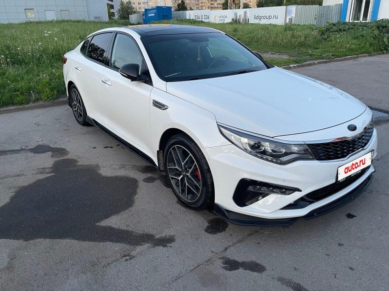 Белый киа оптима