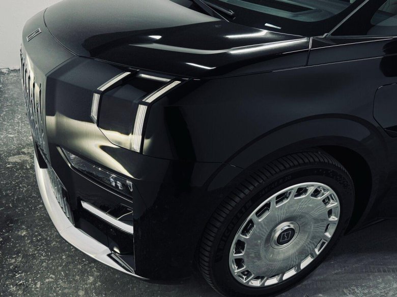 Черный минивэн