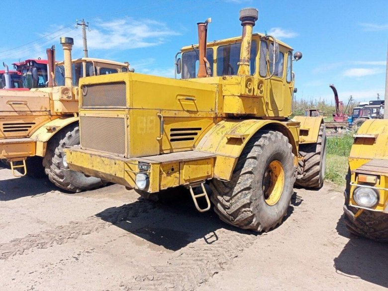 Трактор Кировец к 701 со скрепером