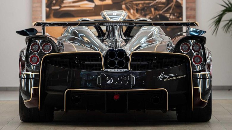 Машина Pagani Huayra