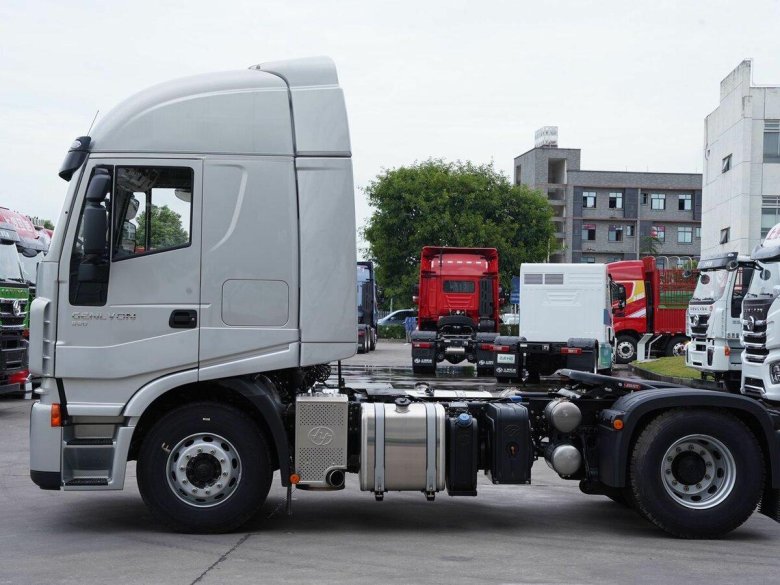 Седельный тягач 4x2 hongyan saic-iveco