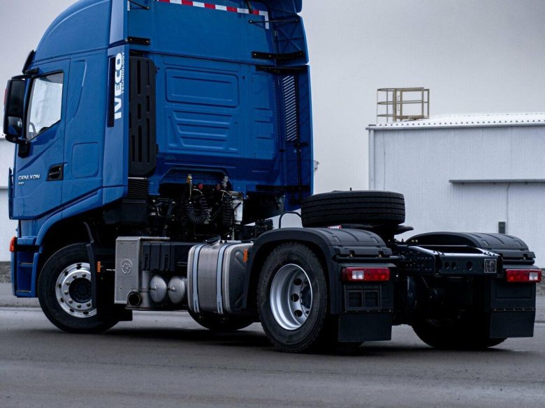 Тягач ивеко