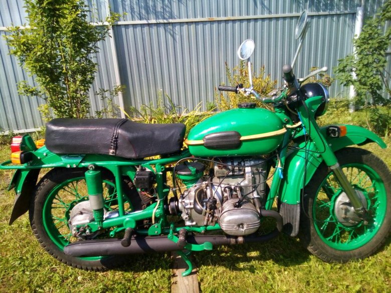 Мотоцикл Урал зеленый