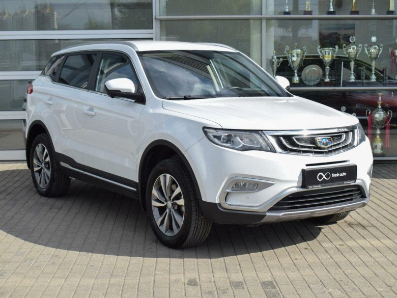 Белый Geely Atlas i 2.4 at (149 л.с.) с пробегом