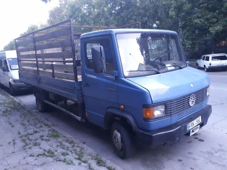 Мерседес Бенц 609д бортовой