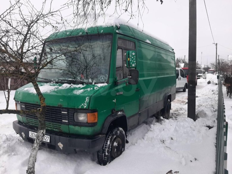 Грузовой мерседес