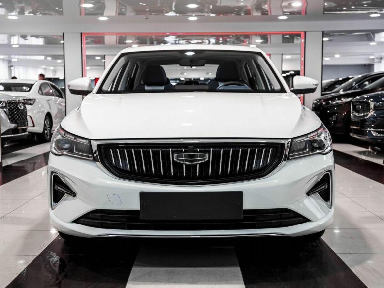 Белый Джили Эмгранд 2023