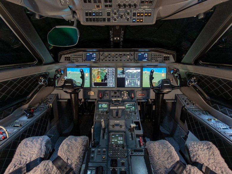 Кабина пилотов Гольфстрим 650