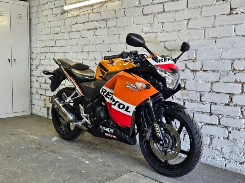 Мотоцикл honda cbr