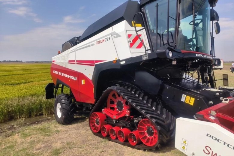 Зерноуборочный комбайн ростсельмаш т500