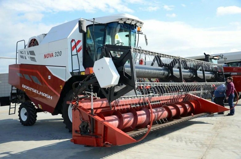 Комбайн Ростсельмаш Нова 340
