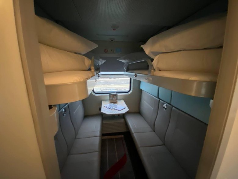 Поезд 137у двухэтажный