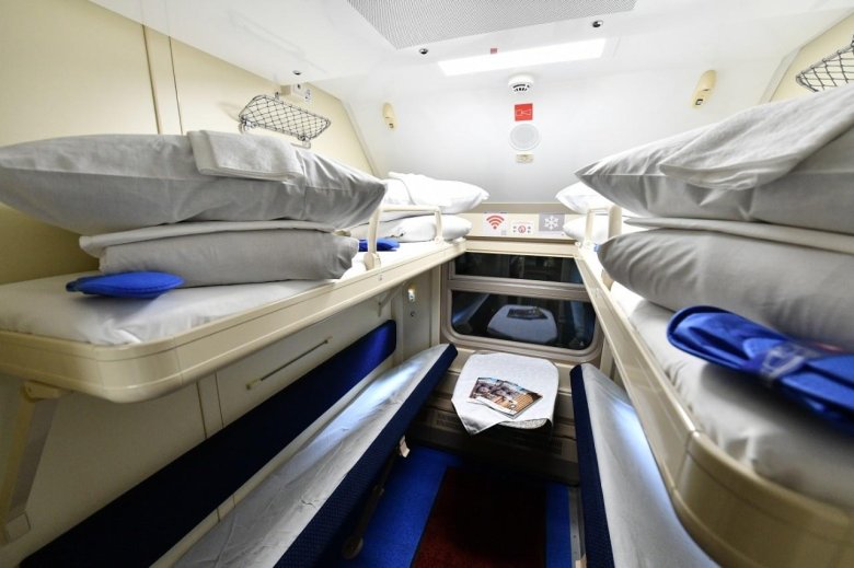 Фирменный поезд Карелия двухэтажный