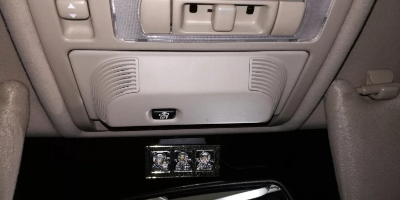 Датчик объема на потолке qx56 2013