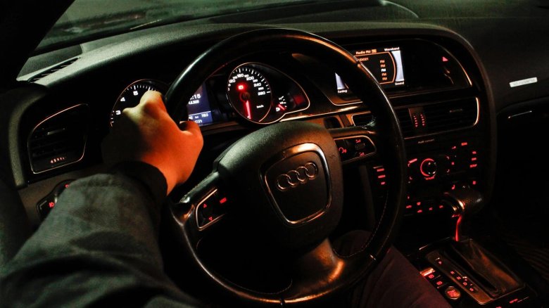 Парень в Ауди