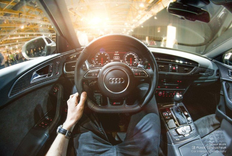 За рулем Ауди без лица