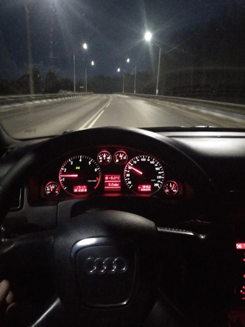 За рулем Ауди 80 ночью