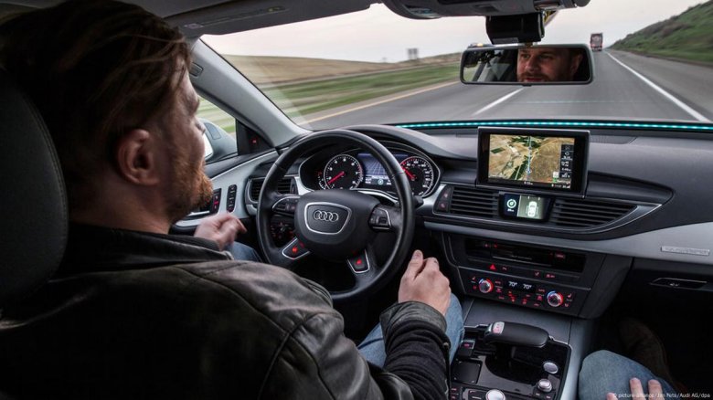 Мужчина за рулем