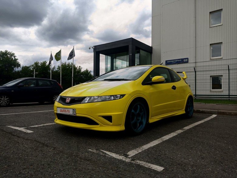 Цивик желтый