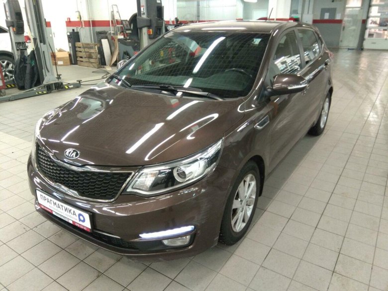 Коричневый киа рио