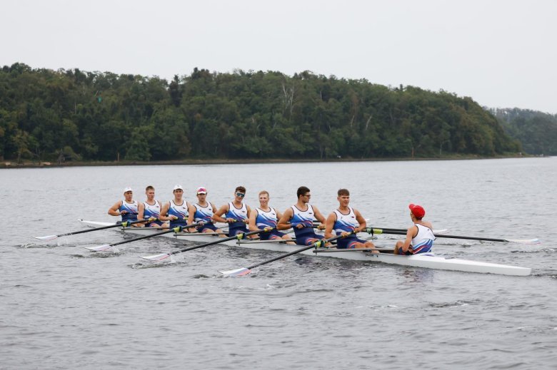 Молодые гребцы