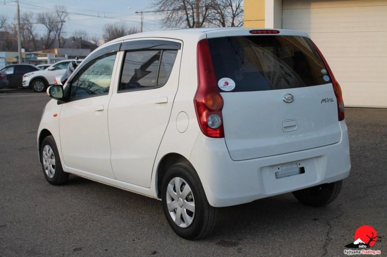 Daihatsu mira e:s 2016