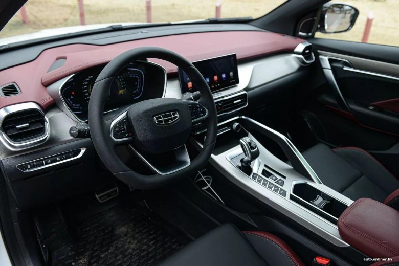 Geely Coolray салон