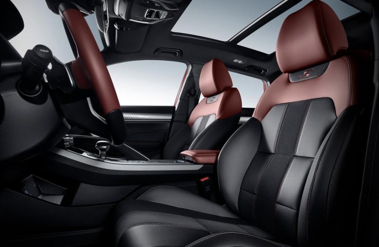 Geely coolray салон