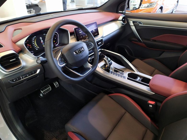 Geely coolray внутри