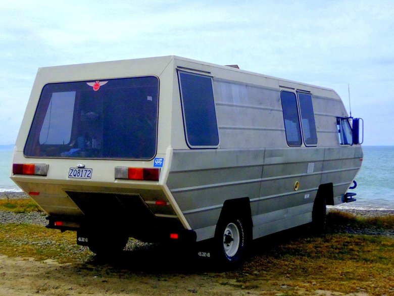 Лодка Феникс прицеп-дача-амфибия