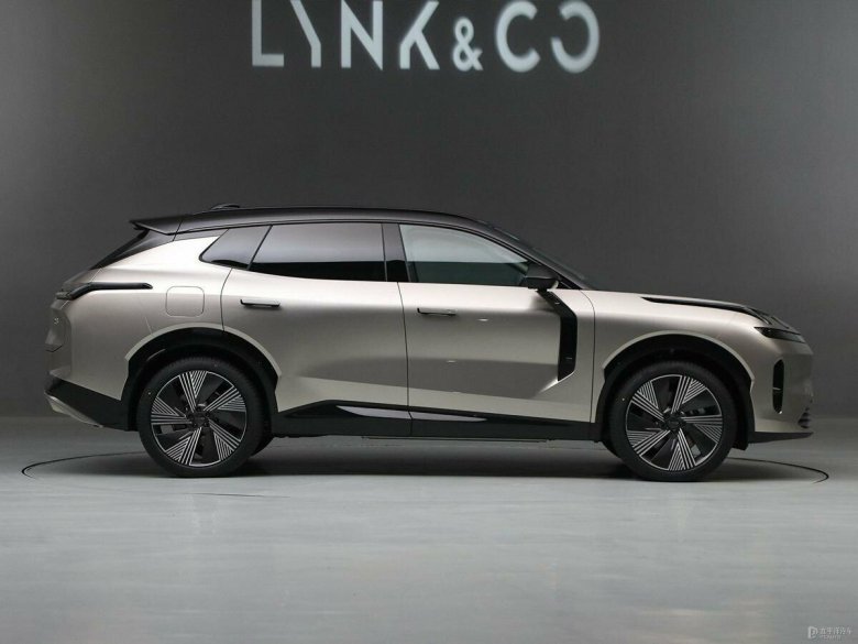 Lynk &amp; co 08 кроссовер