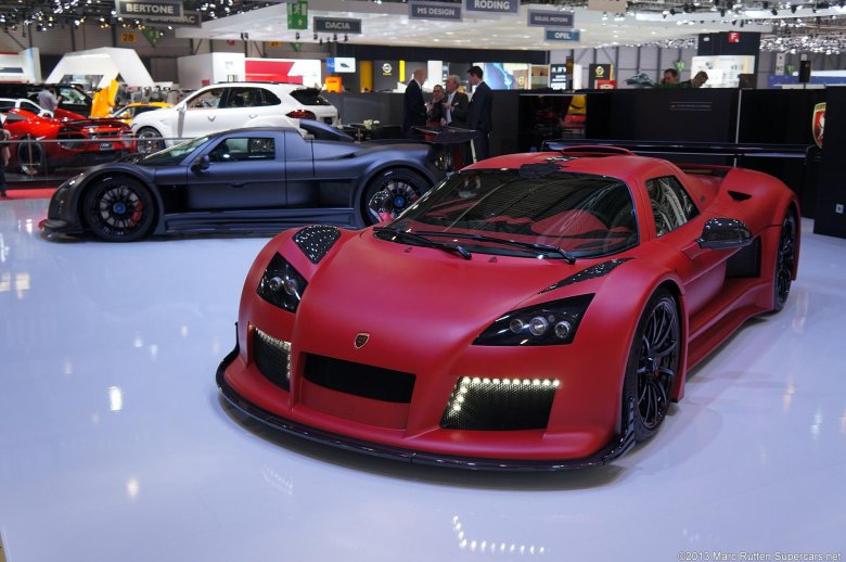 Машина Gumpert Apollo Sport