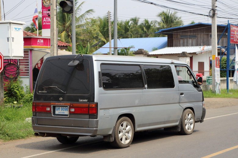 Nissan caravan e24
