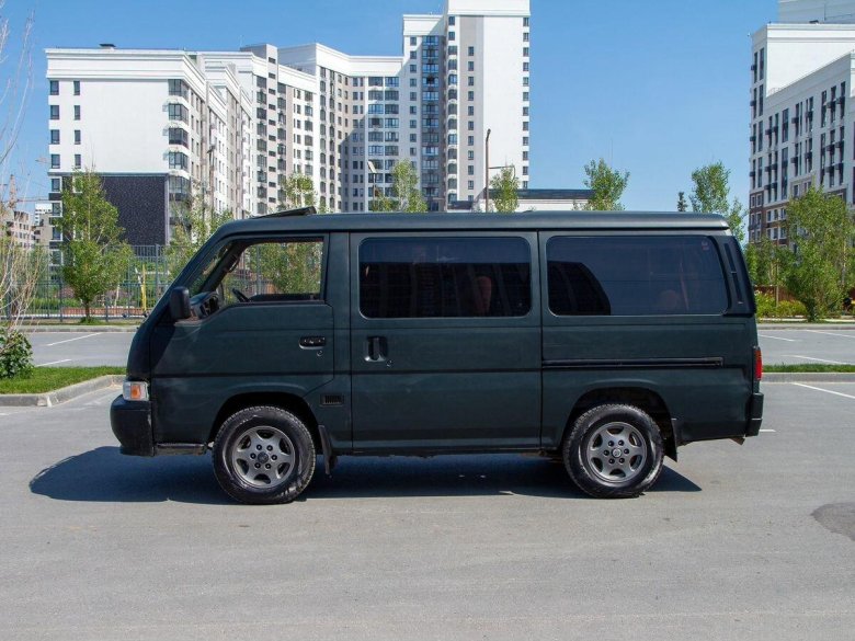 Машина Караван Ниссан