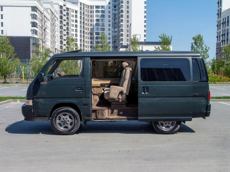 Микроавтобусы Ниссан 1990 годов
