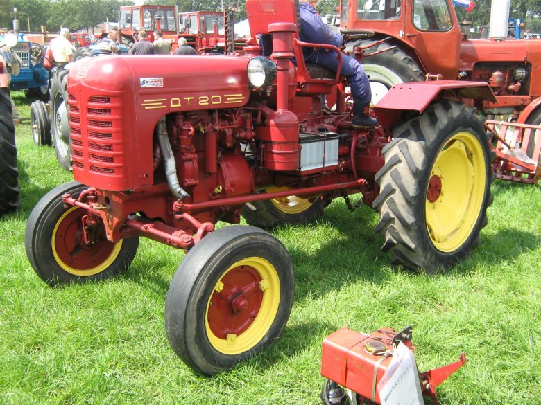 ДТ-20 трактор