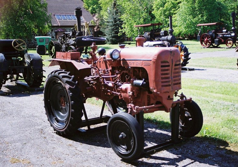 Трактор дт 20