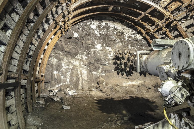 Распорная шахтная крепь