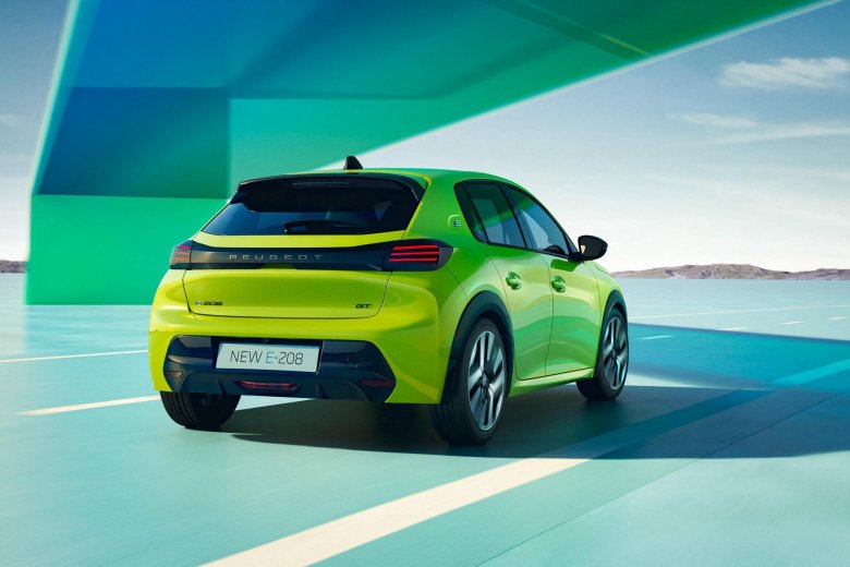 Пежо 208 2023