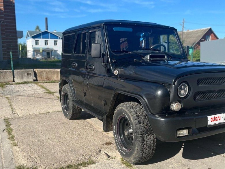 Черный уаз хантер