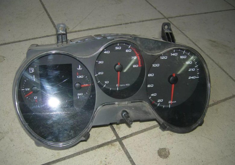 Приборная панель Сеат Леон 2011