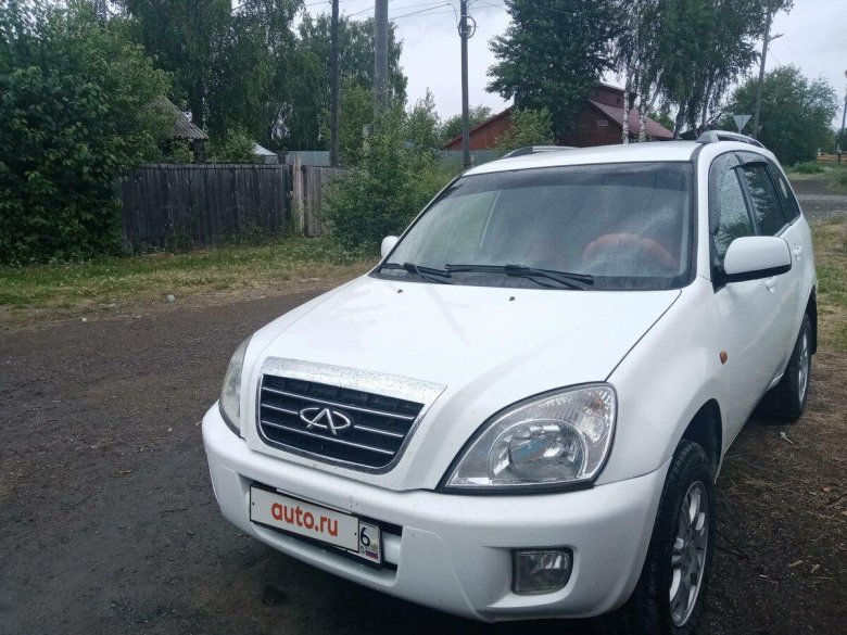 Машина чери Тиго внедорожник белый