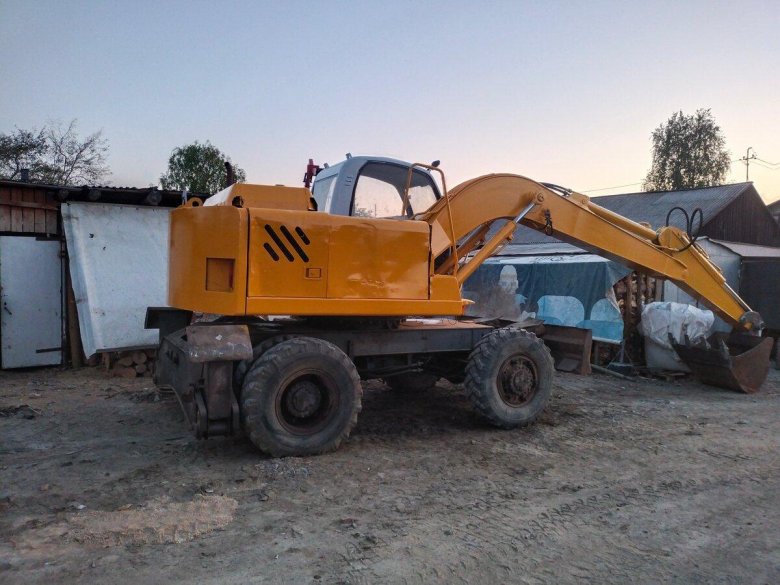 Экскаватор колесный полноповоротный